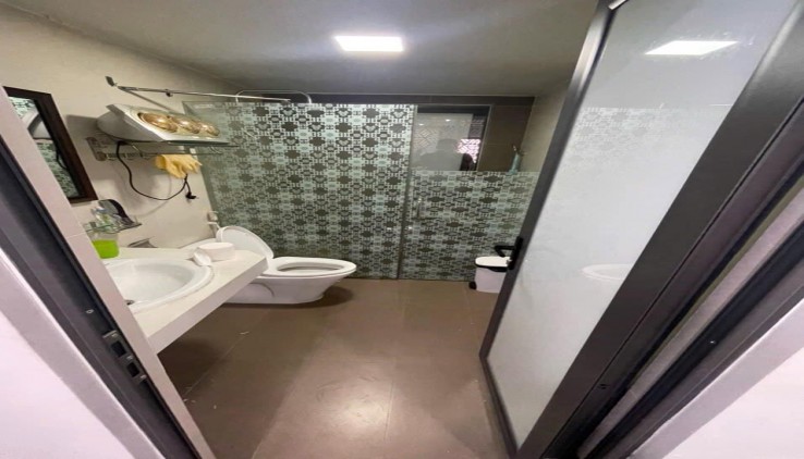Cho thuê nhà Phố Đông Tác 45m2, 4.5 tầng, 4 ngủ 18 Triệu